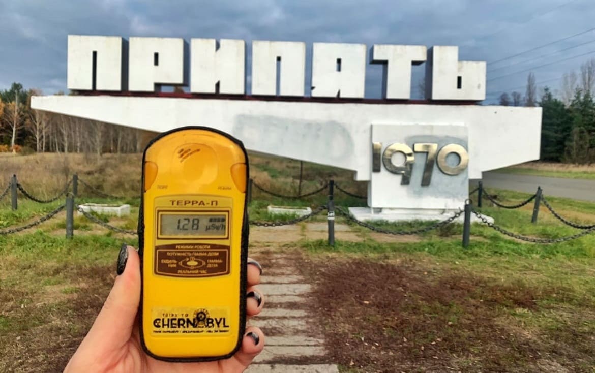 What is the difference between a dosimeter and a radiometer